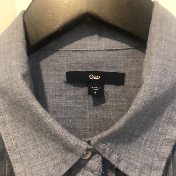 Gap button down shirts - Picture 3 of 9